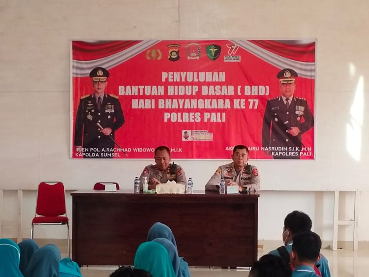 Menyambut Hari Jadi Bhayangkara ke 77, Polres Pali menggelar Penyuluhan Bantuan Hidup Dasar (BHD) di lantai II (Dua) Gedung Aula Mapolres Pali.