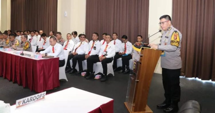 Kapolda Sumsel Irjen Pol A. Rachmad Wibowo diwakili Karo Ops Polda Sumsel Kombes Pol Muhammad Anis Prasetio Santoso, SH, SIK, membuka Lapra OPS Sikat Musi 2024 Polda Sumsel di lounge lantai 7 Gedung Utama Presisi Mapolda Sumsel, Senin (13/05/20).