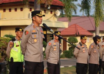 Seluruh Pejabat Utama (PJU) dan personil Polres Ogan Ilir berkumpul untuk mengikuti apel pagi yang dipimpin langsung oleh Kapolres Ogan Ilir, AKBP Bagus Suryo Wibowo, S.I.K. Dalam kesempatan tersebut, Kapolres menyampaikan hasil dari Gelar Operasional (GO) Polda Sumsel yang menunjukkan peningkatan kasus tindak pidana (crime total) di wilayah Polres Ogan Ilir, Senin (29/07/2024) Pagi.