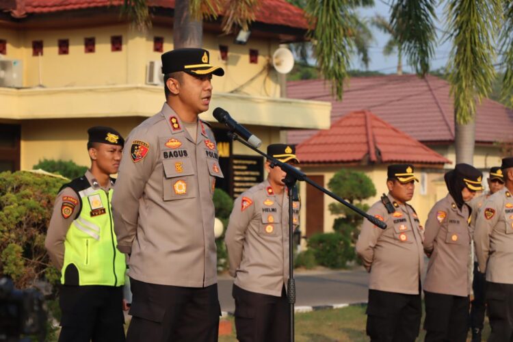 Seluruh Pejabat Utama (PJU) dan personil Polres Ogan Ilir berkumpul untuk mengikuti apel pagi yang dipimpin langsung oleh Kapolres Ogan Ilir, AKBP Bagus Suryo Wibowo, S.I.K. Dalam kesempatan tersebut, Kapolres menyampaikan hasil dari Gelar Operasional (GO) Polda Sumsel yang menunjukkan peningkatan kasus tindak pidana (crime total) di wilayah Polres Ogan Ilir, Senin (29/07/2024) Pagi.