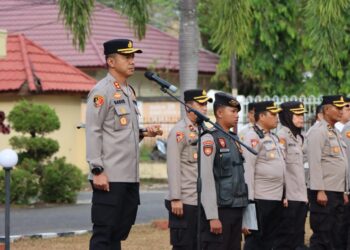 Kapolres Ogan Ilir AKBP Bagus Suryo Wibowo, S.I.K., memimpin apel pagi yang berlangsung pada Senin, 9 September 2024, di lapangan upacara Polres Ogan Ilir. Apel ini dihadiri oleh Wakapolres Ogan Ilir Kompol Helmi A. S.H., M.H., para Pejabat Utama (PJU), serta seluruh personil Polres Ogan Ilir. Dalam kesempatan tersebut, Kapolres menyampaikan beberapa arahan strategis terkait tugas kepolisian, keamanan wilayah, dan kesiapan menghadapi Pilkada 2024.