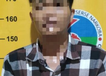 Tim Reserse Narkoba Polresta Manado berhasil mengamankan seorang pria berinisial KTW alias WATS (28 tahun) di Kelurahan Tingkulu, Lingkungan V, Kecamatan Wanea, Kota Manado. Penangkapan ini dilakukan setelah tim menerima informasi dari masyarakat mengenai dugaan kepemilikan narkotika jenis sabu oleh tersangka, Pada hari Senin, 9 September 2024, sekitar pukul 13.00 WITA.