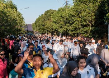 Polda Kalteng menggelar kegiatan Jalan Sehat dan Sepeda Santai (Fun Bike) bersama unsur Forkopimda dan lapisan masyarakat. Acara yang berlangsung meriah ini dipusatkan di Lapangan Barigas Mapolda Kalteng, Kota Palangka Raya, Sabtu (27/06/2026) pagi.